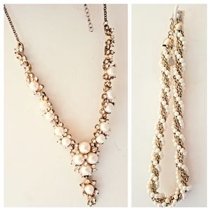 Intertwining gold string and pearl necklacea